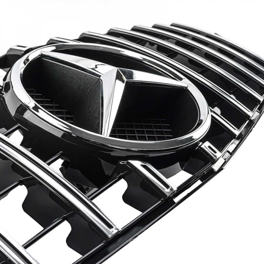 Решетка радиатора Mercedes C-Class W204 (2007-2014) в стиле Panamericana (Gloss Black/Chrome)