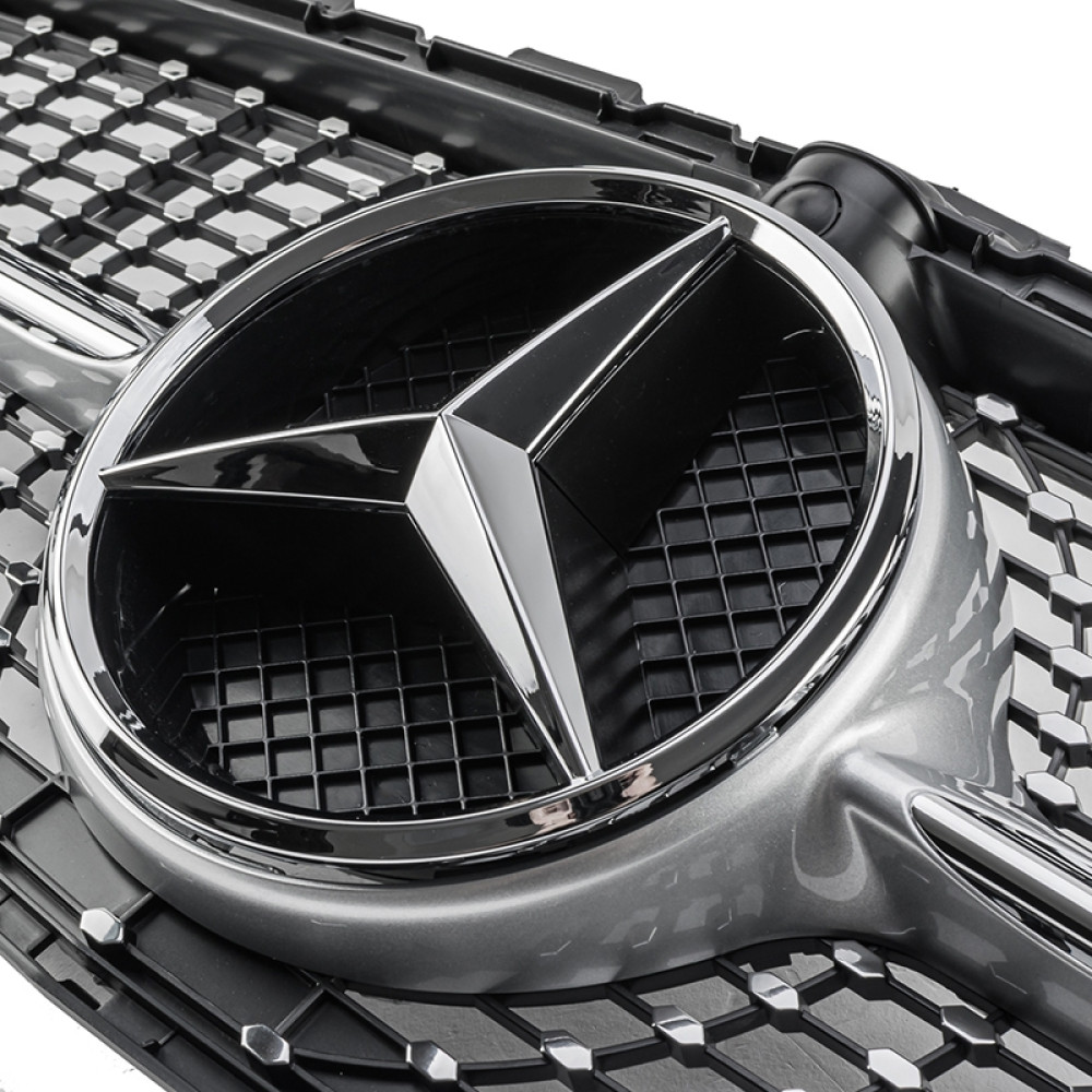 Решетка радиатора для Mercedes C-Class W205 (2014-2018) в стиле Diamond под камеру 360 (Black Chrome)