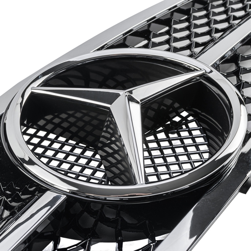 Решетка радиатора Mercedes C-klass W204 в стиле AMG Gloss Black