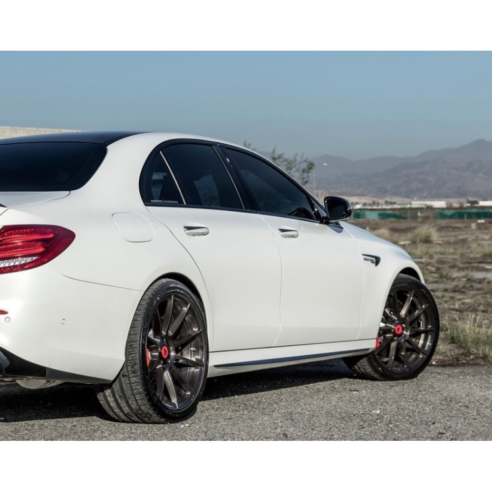 Накладки на пороги (наружные) Mercedes E-Class W213 стиль E63 AMG