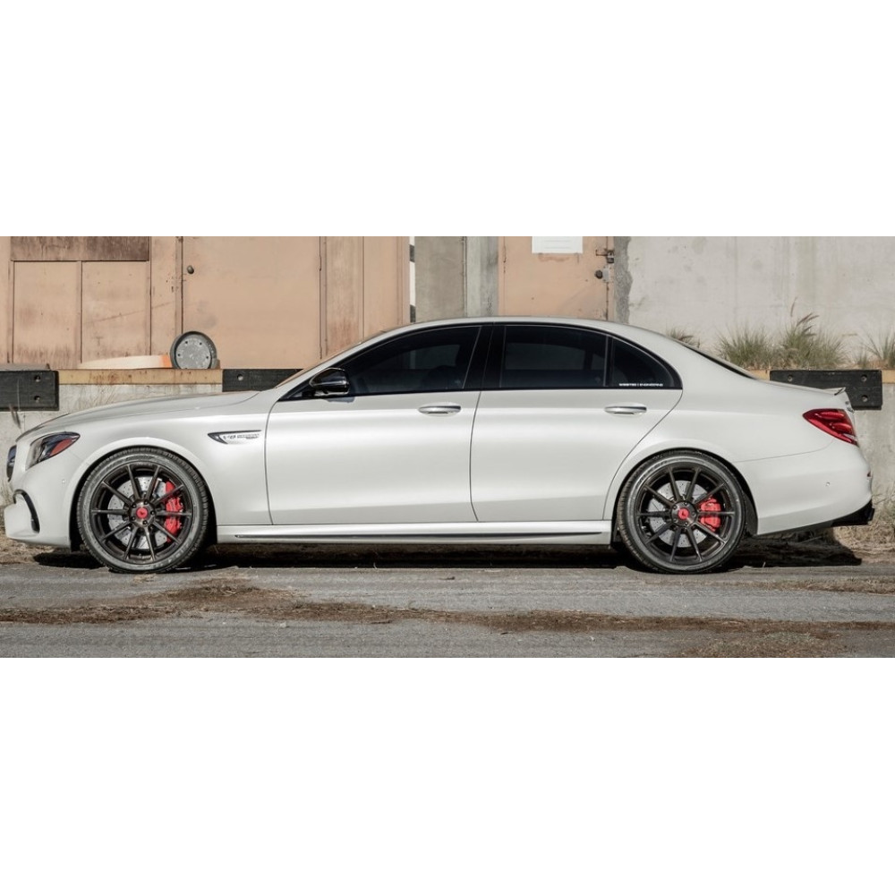Накладки на пороги (наружные) Mercedes E-Class W213 стиль E63 AMG