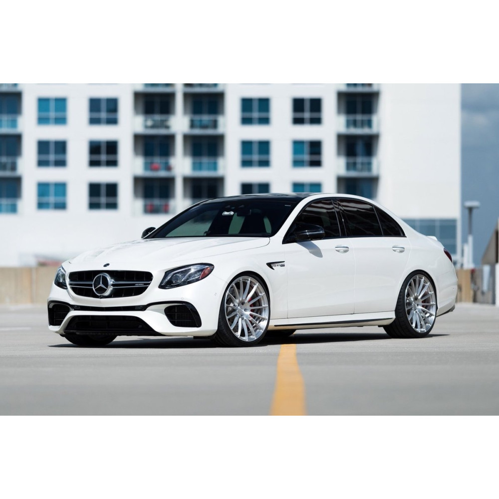 Накладки на пороги (наружные) Mercedes E-Class W213 стиль E63 AMG