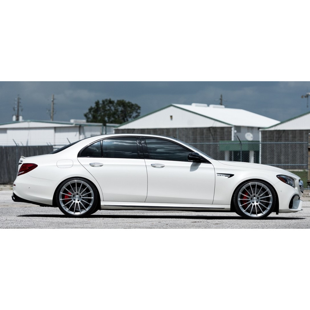 Накладки на пороги (наружные) Mercedes E-Class W213 стиль E63 AMG
