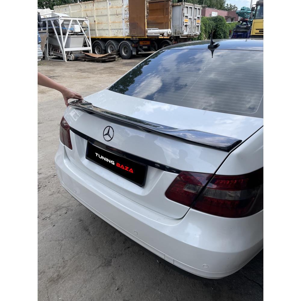 Карбоновый спойлер Mercedes E-Class W212 (2009-2016) в стиле Renntech